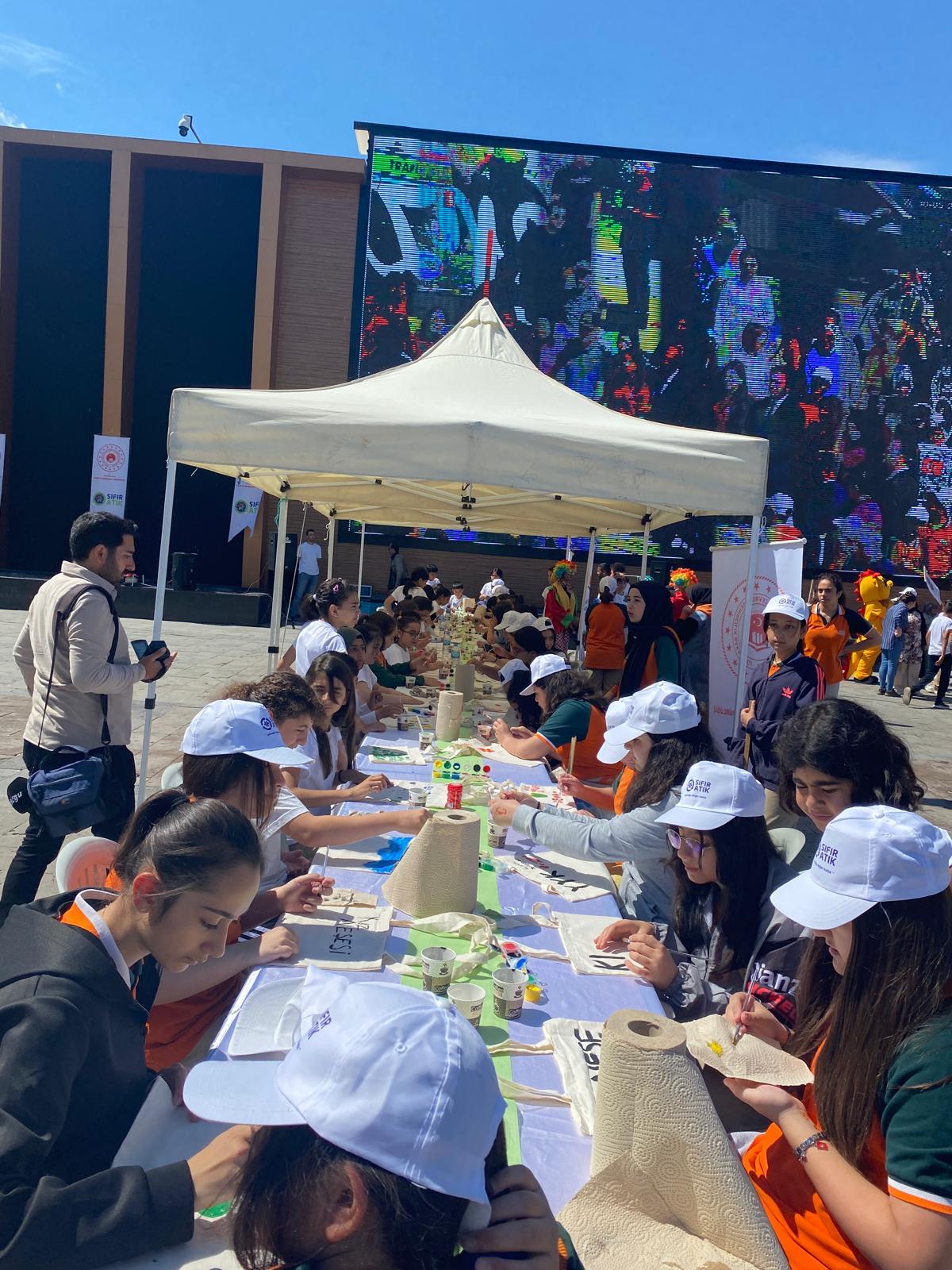 Erzincan’da "Çevrene İyi Bak: Plastik Kirliliği ile Mücadele" Konulu Etkinlik Gerçekleştirildi