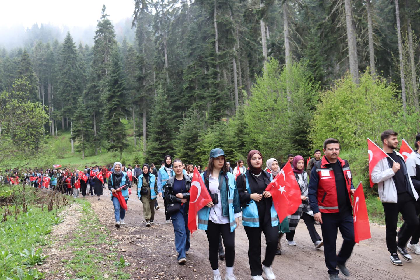 Karabük’te “Birlikte Adımlıyoruz” Sloganıyla Doğa Yürüyüşü Düzenlendi