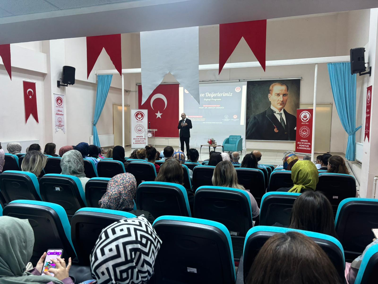 Isparta’da “Aile ve Değerlerimiz” Konulu Söyleşi Gerçekleştirildi
