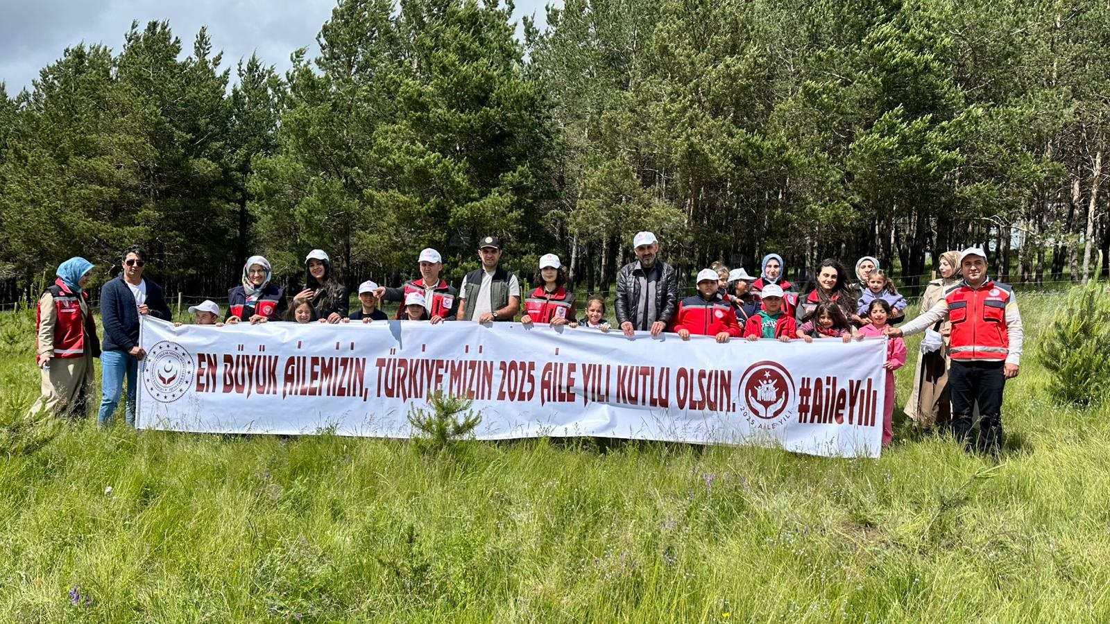 Ardahan’da “Ailemle Ağaç Dikiyorum” Etkinliği Gerçekleştirildi