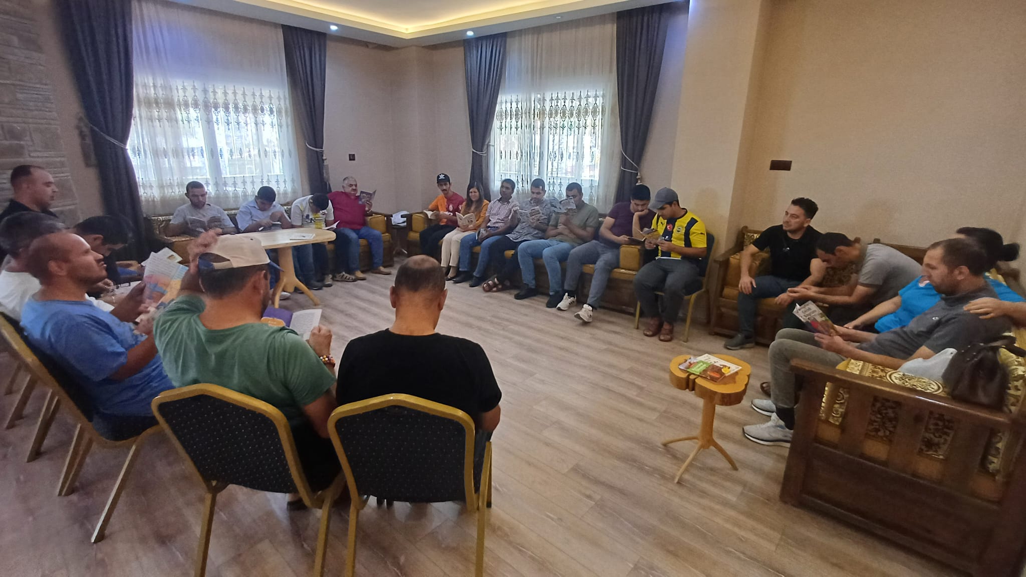 Adana’da Dünya Kitapseverler Günü Münasebetiyle Kitap Okuma Etkinliği Düzenlendi