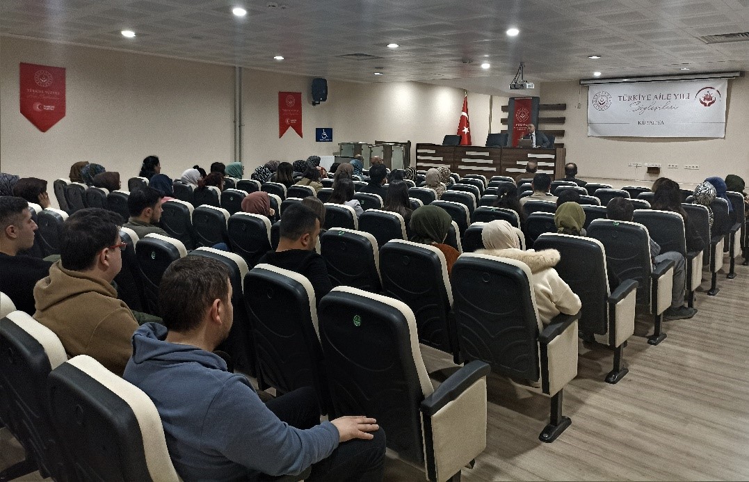 Kütahya’da Aile Yılı Kapsamında “Geleneğimiz, İnancımız ve Değerlerimizin Muhafazası İçin Ailemiz” Konulu Söyleşi Düzenlendi