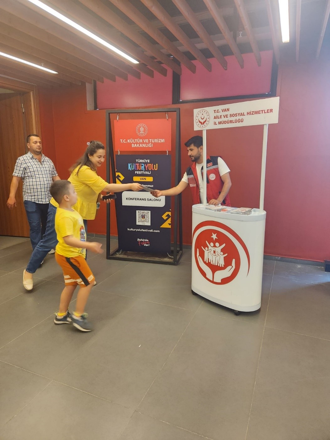 Van Kültür Yolu Festivalinde Aile Yılı Söyleşisi Düzenlendi 
