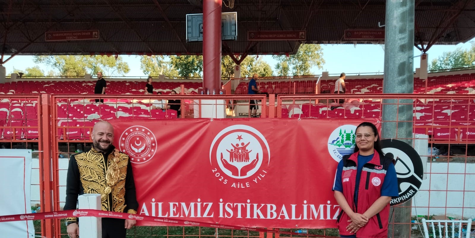 Kırkpınar Güreşlerinde Aile Yılı Pankartı