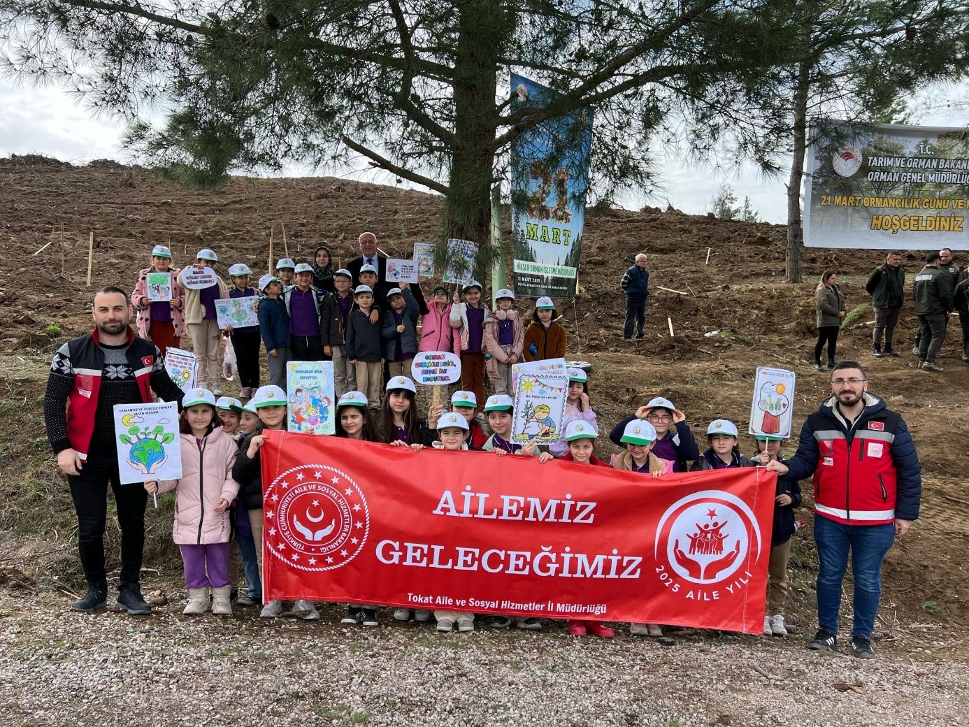 Tokat’ta "Cumhuriyetin 102. Yılında 102 Aile 102 Fidan" Etkinliği Gerçekleştirildi.