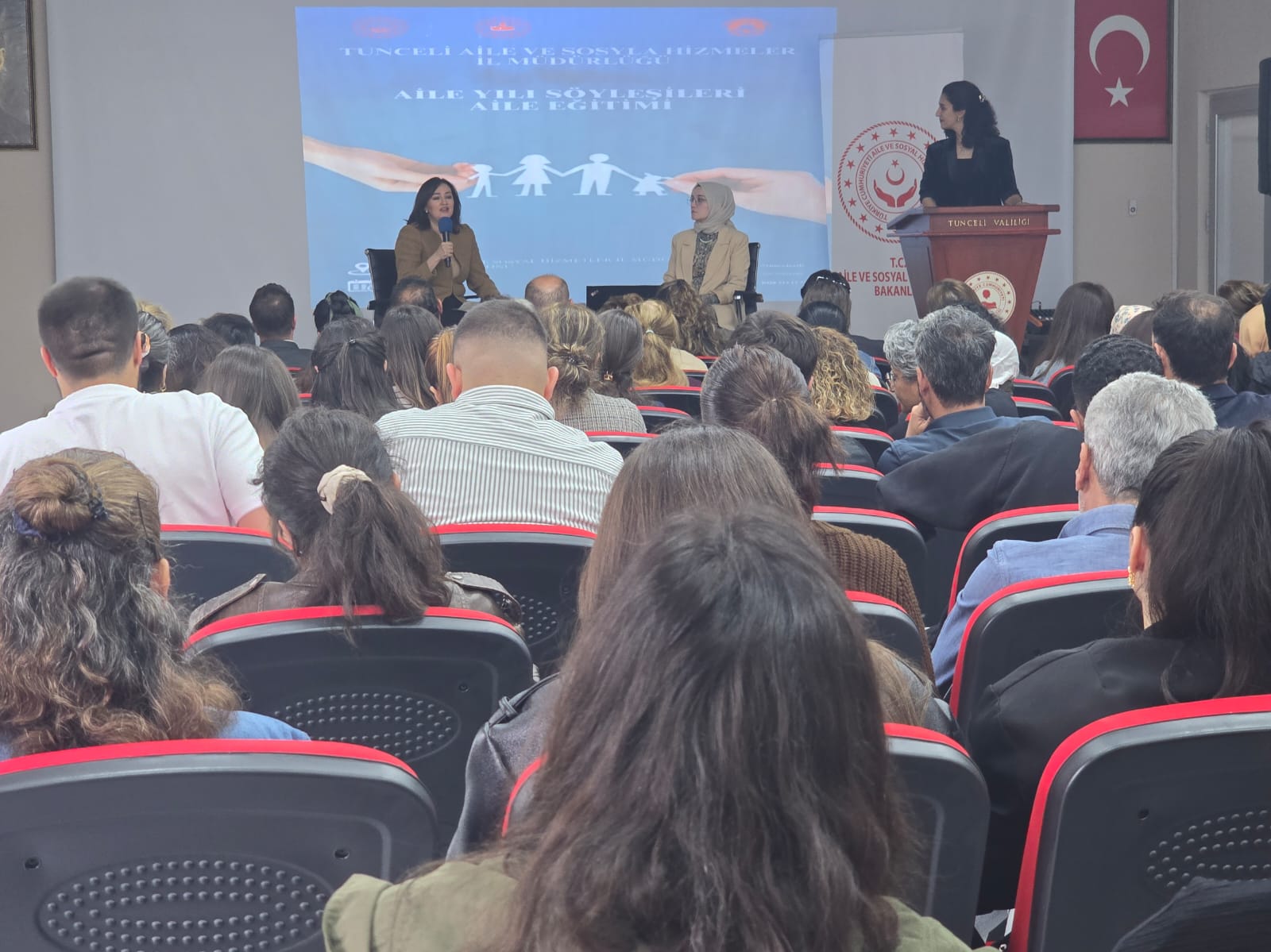 Tunceli’de Türkiye Aile Yılı Söyleşileri Kapsamında Aile Eğitimi Söyleşisi Gerçekleştirildi