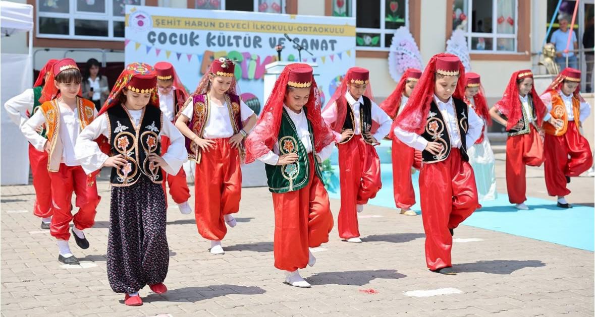 Sivas Hanlı Köyünde Çocuk, Kültür ve Sanat Festivali Gerçekleştirildi