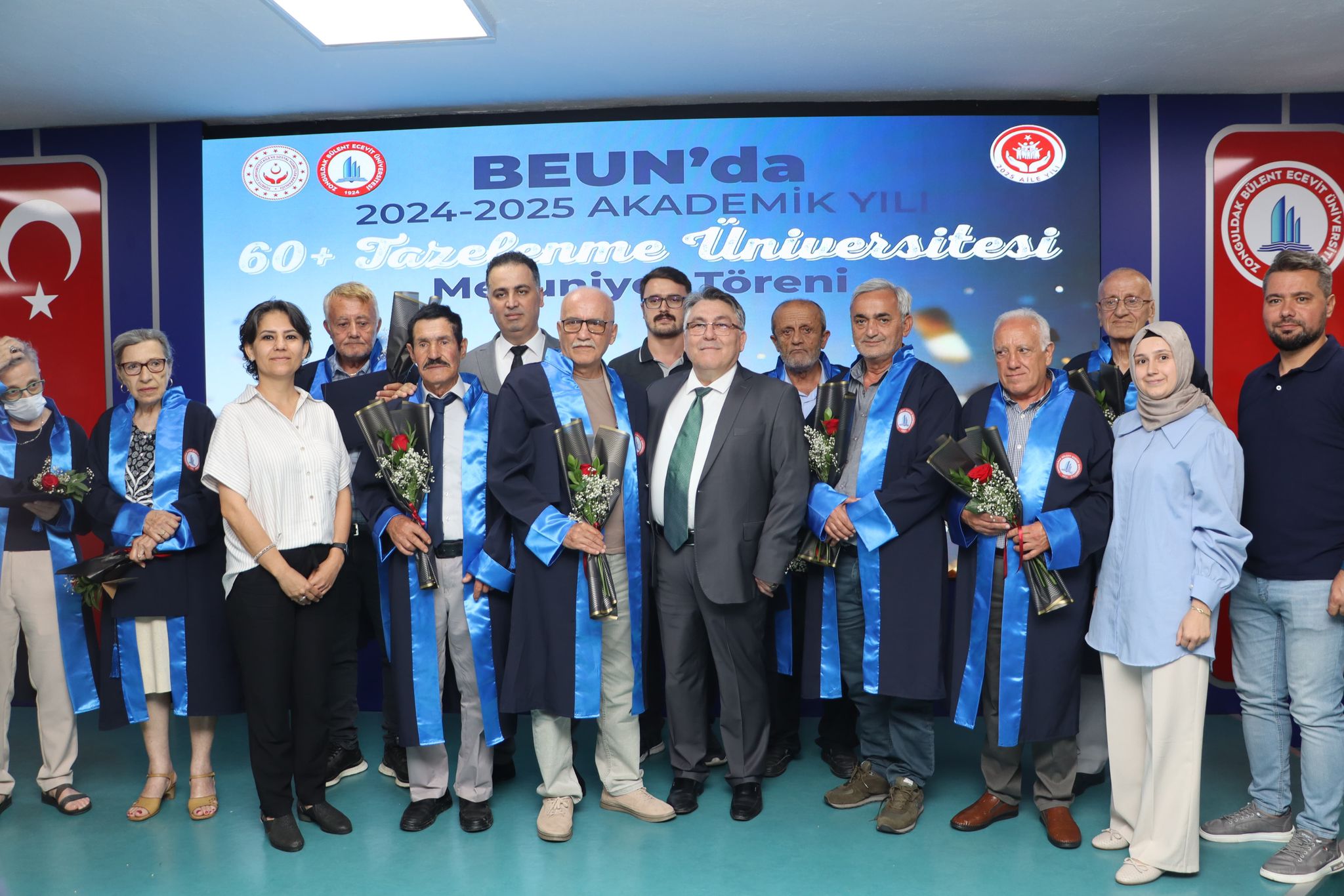 Zonguldak’ta "60+ Tazelenme Üniversitesi" Mezunları İçin Mezuniyet Töreni Düzenlendi