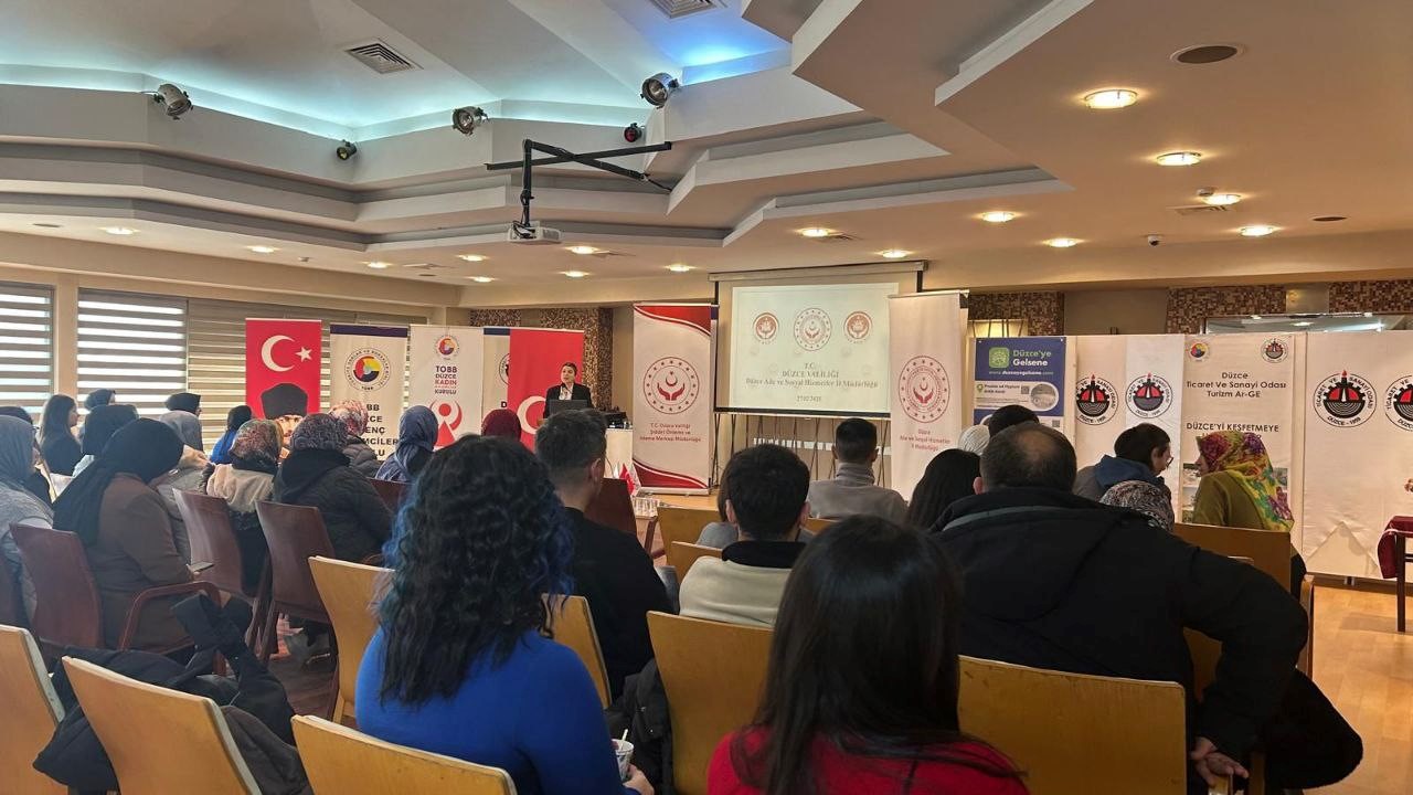 Düzce’de “Aile Olmak” Konulu Seminer Düzenlendi