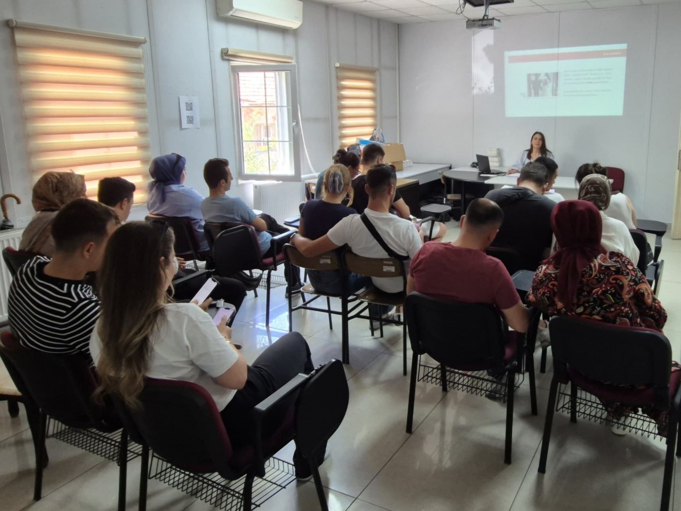 Manisa’nın Soma İlçesinde “Aile ve Hukuk” Konulu Söyleşi Düzenlendi 