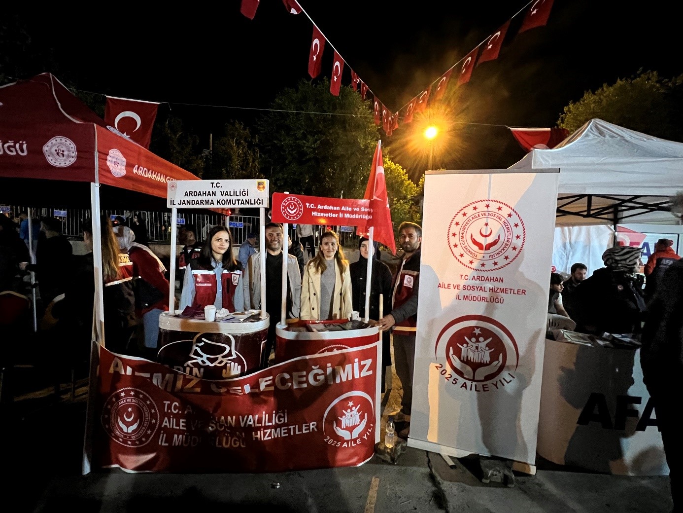 Ardahan’da Aile Yılı Faaliyetleri kapsamında 15 Temmuz Milli Birlik ve Beraberlik Günü Etkinliklerinde Vatandaşlarımıza Bilgilendirme Yapıldı