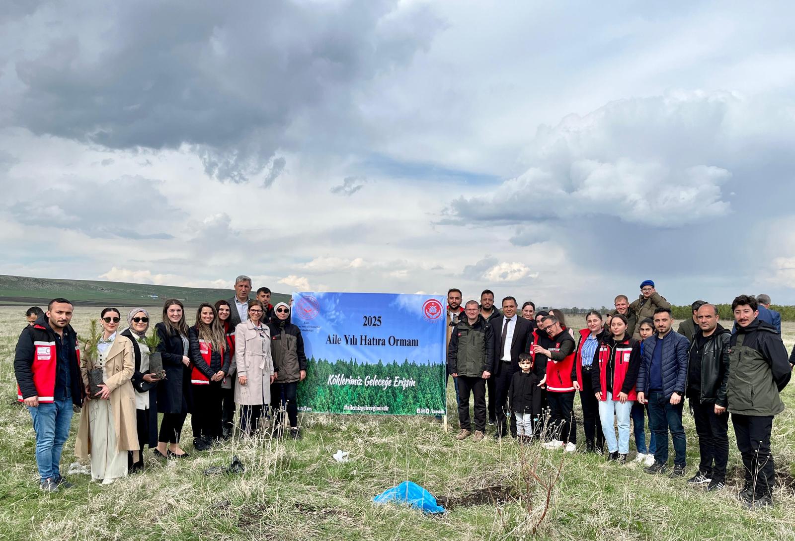  Kars’ta Aile Yılı Hatıra Ormanına Fidan Dikildi