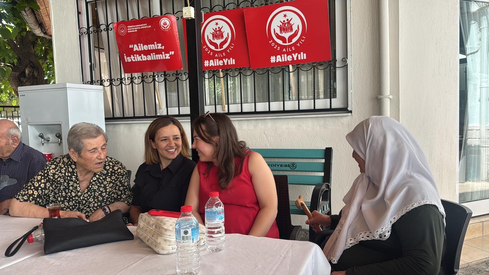 Manisa’da Yeni Evlenen Çiftler, Yaşlı Çiftlerle Bir Araya Geldi