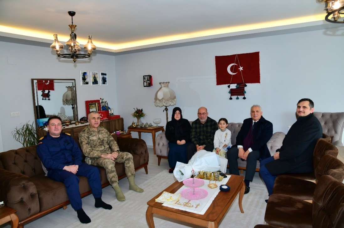 Trabzon’da Aile Yılı Kapsamında Evlilikte 25. ve 50. Yılını Tamamlayan Çiftler Ziyaret Edildi