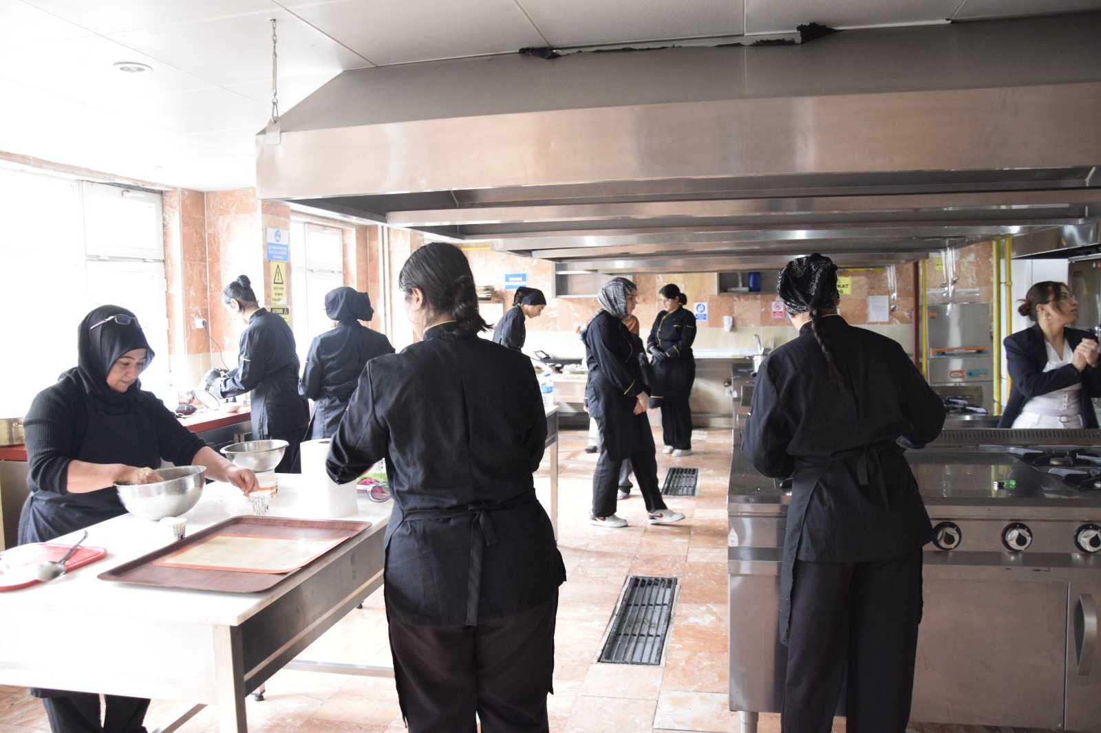 Muş’ta Ailelere Yönelik Yemek Yarışması Düzenlendi