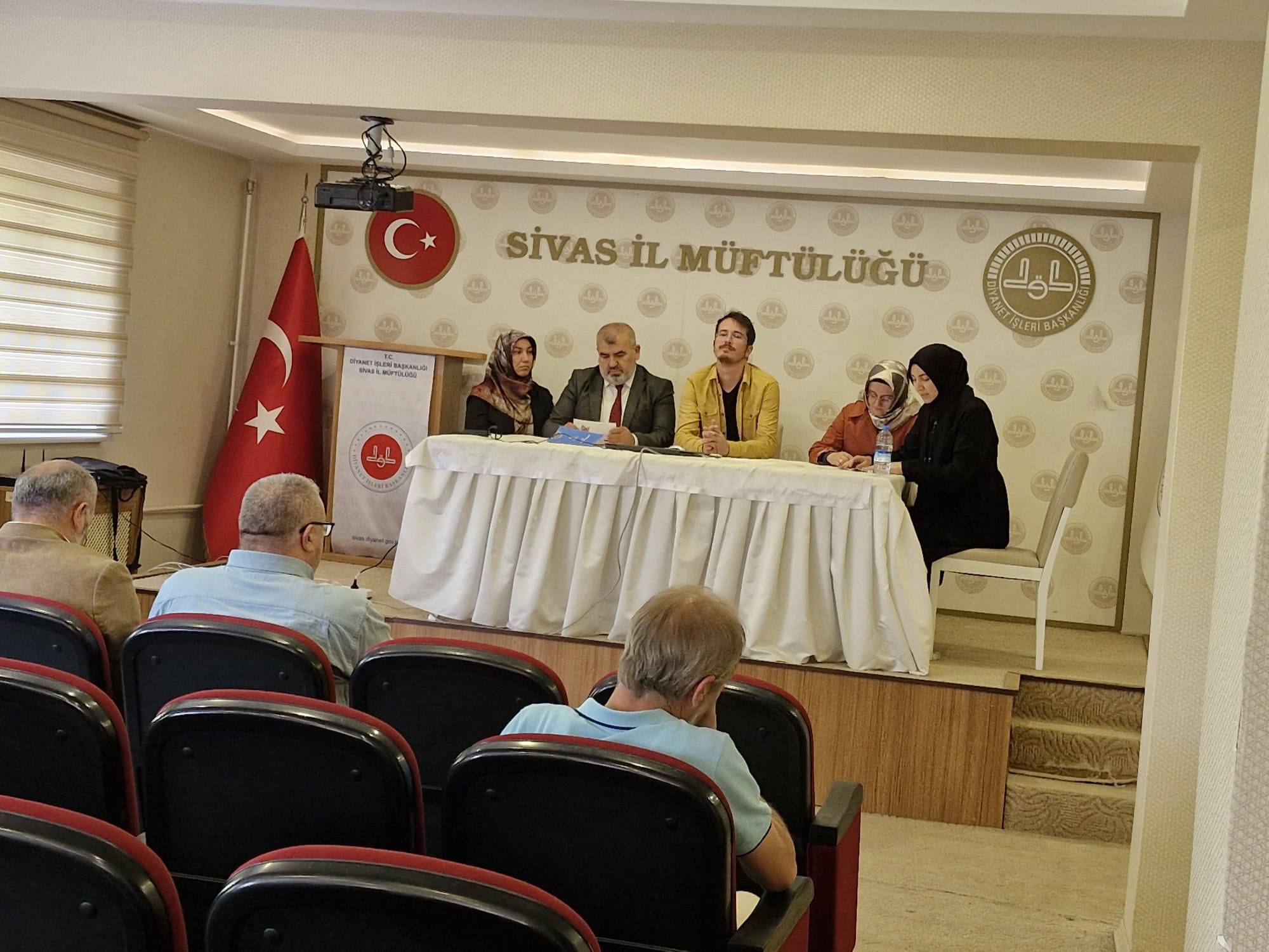 Sivas’ta “Bir Yetime Aile Olmak” Konulu Panel Düzenlendi
