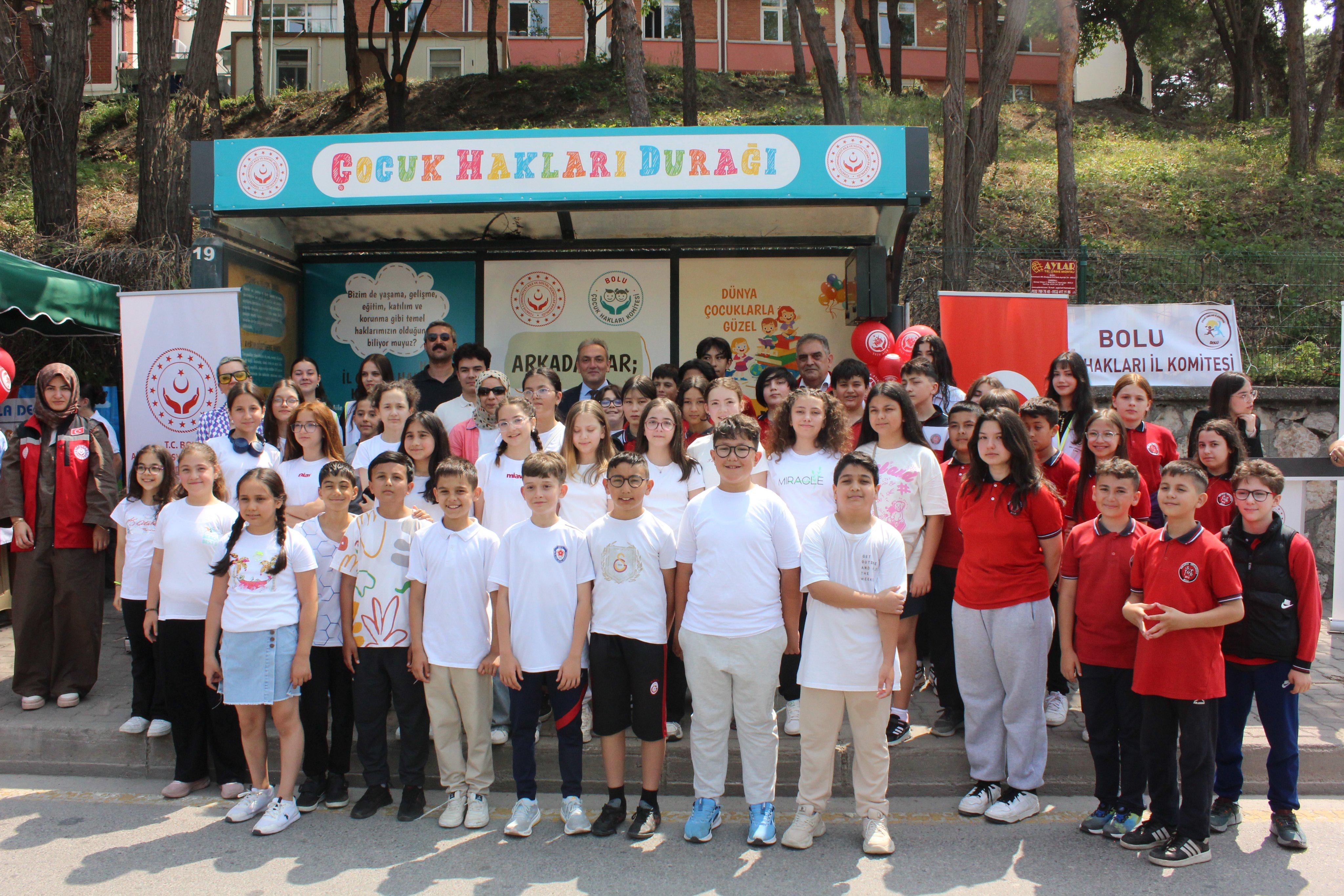 Bolu’da Çocuk Haklarına Dikkat Çeken Otobüs Durağı Hizmete Açıldı