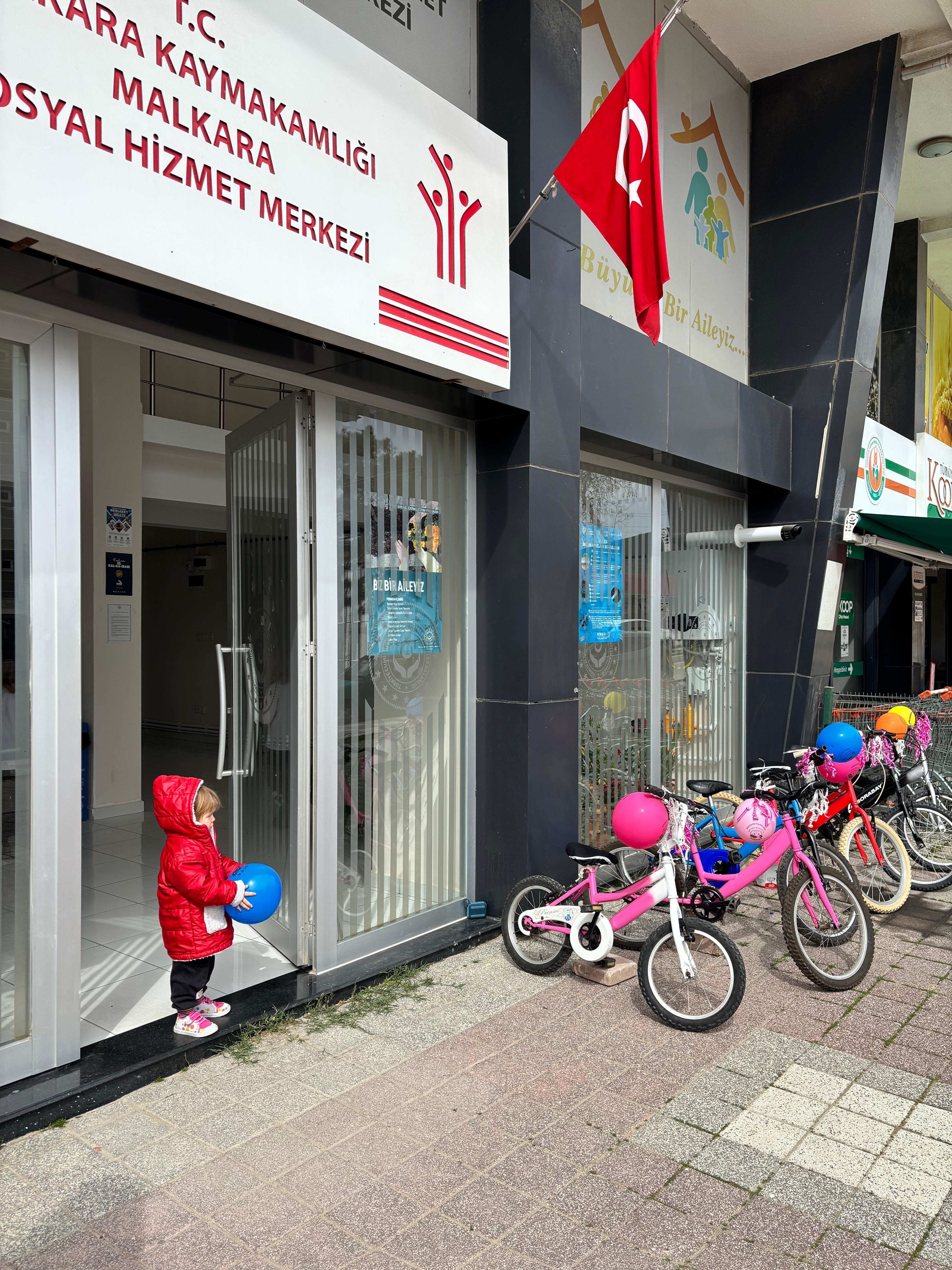 Tekirdağ’da Aile Yılı Kapsamında "Pedallar Dönsün Çocuklar Gülsün" İsimli Bisiklet Turu Gerçekleştirildi