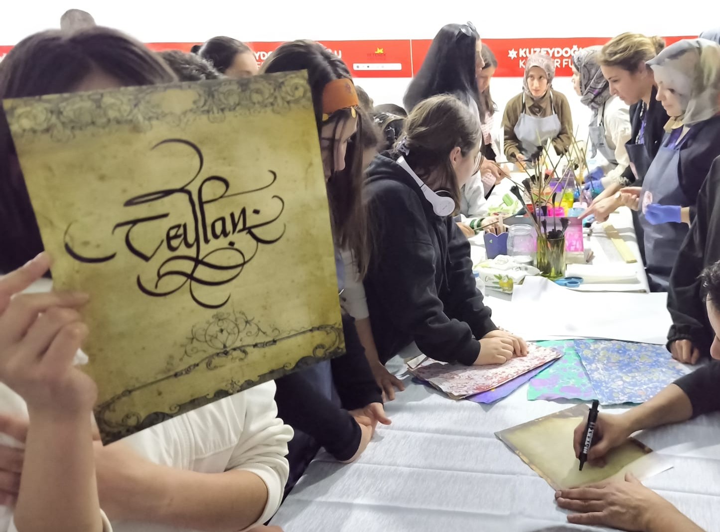 Erzurum’da Aile Temalı Kaligrafi ve Ebru Atölyesi Düzenlendi