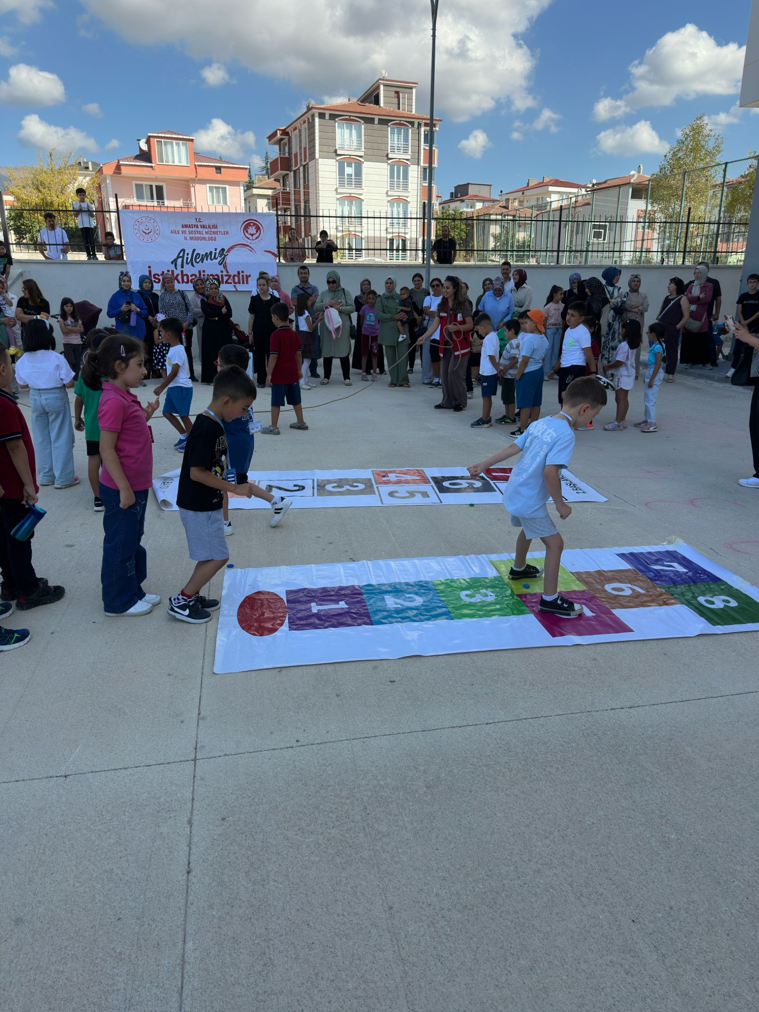 Amasya’da Okula Uyum Haftasında Geleneksel Çocuk Oyunları Etkinliği Düzenlendi