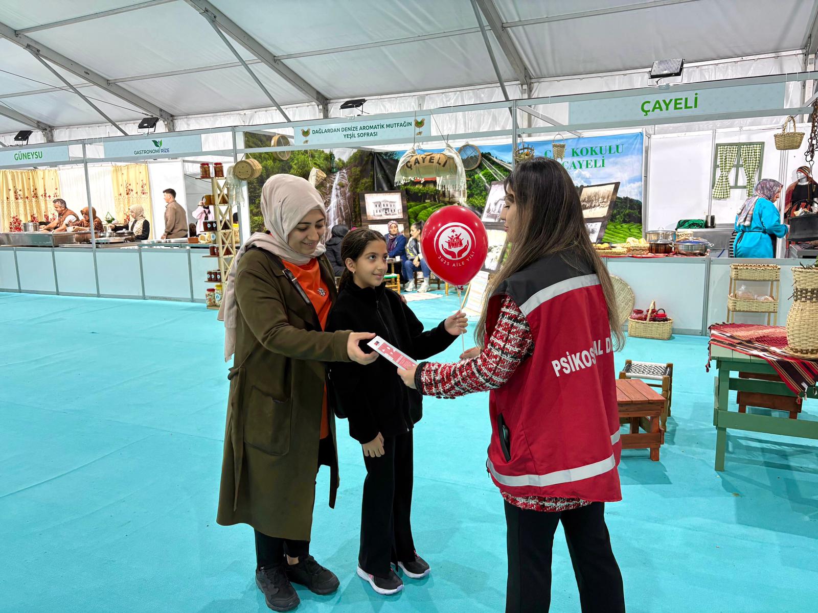 Rize’de Düzenlenen Gastronomi Festivalinde Aile Yılı Tanıtım Çalışması Yapıldı