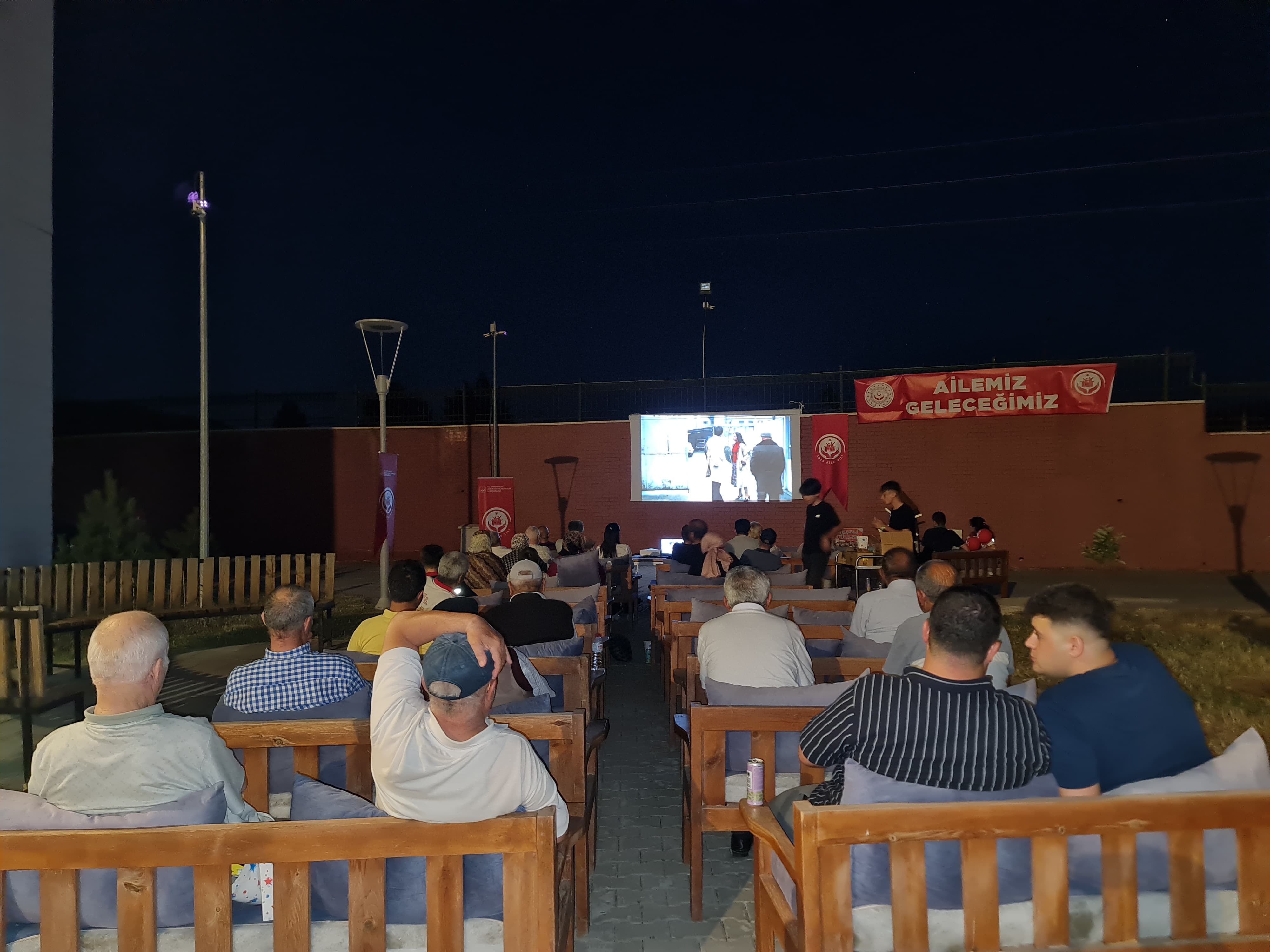 Sivas’ta Açık Hava Sineması Etkinliği Düzenlendi