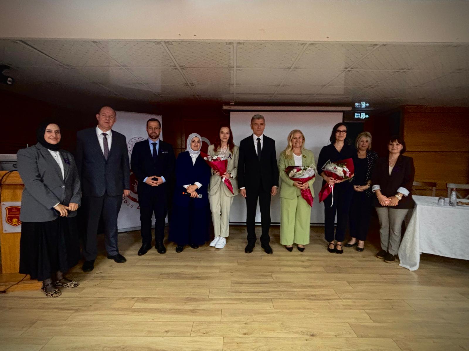 Eyüpsultan’da “Ailenin Gücü ve Birlikte Yaşam” Temalı Alzheimer Farkındalık Paneli Düzenlendi