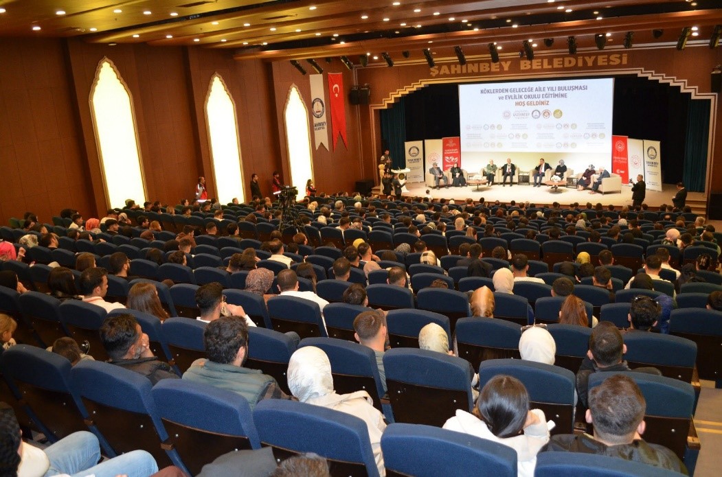 Gaziantep’te Aile Yılı Etkinlikleri Kapsamında "Köklerden Geleceğe" Aile Buluşmaları Düzenlendi