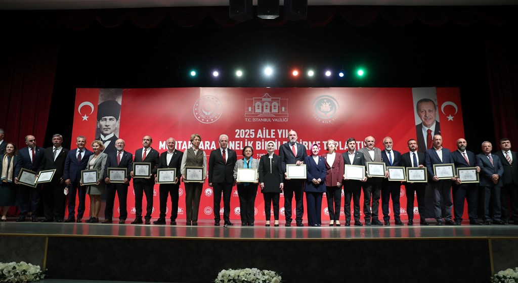 Bakanımız Göktaş, "2025 Aile Yılı Muhtarlara Yönelik Bilgilendirme Toplantısı"nda Konuştu