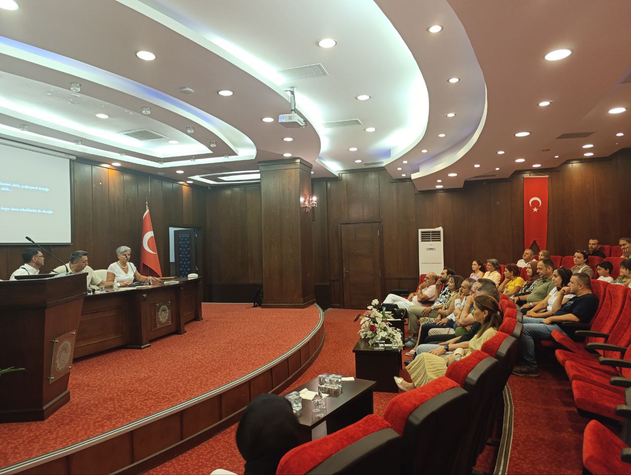 Hatay’da “Hayır Diyemeyen Ebeveynlik Eğilimi ve Çocuk Gelişimine Etkileri” Konulu Konferans Düzenlendi