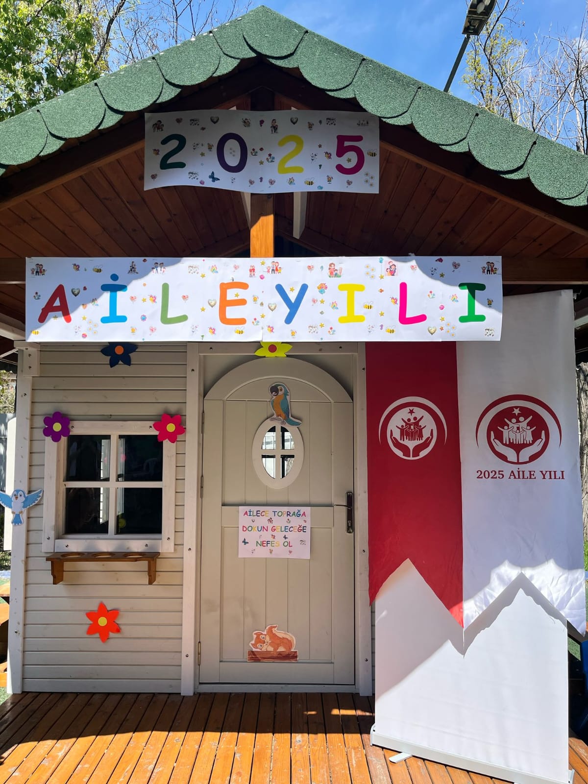 Ankara’da Çocuklarla Birlikte Fidan ve Çiçek Dikim Etkinliği Yapıldı